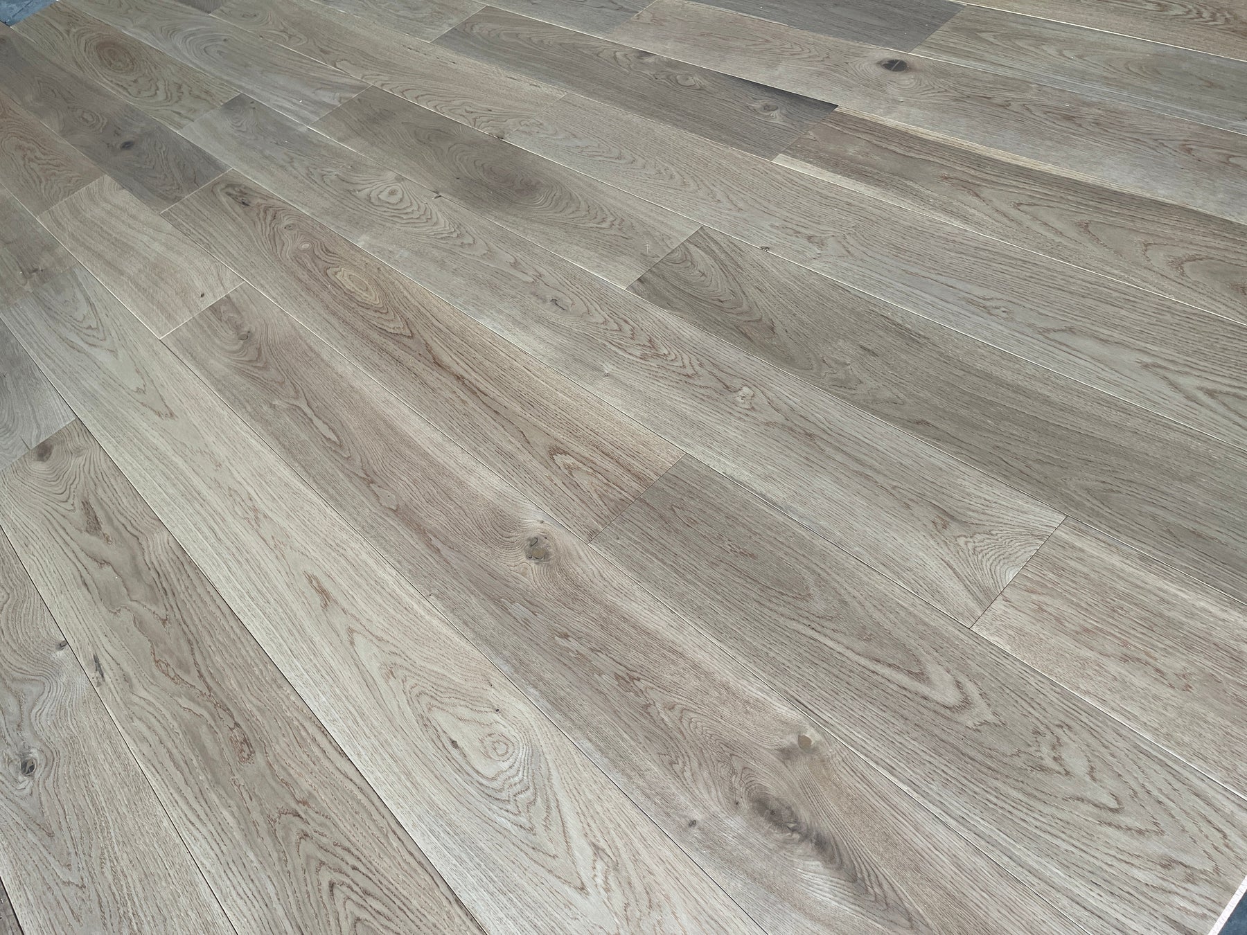 How to Clean Hardwood Floors(The Complete Guide)